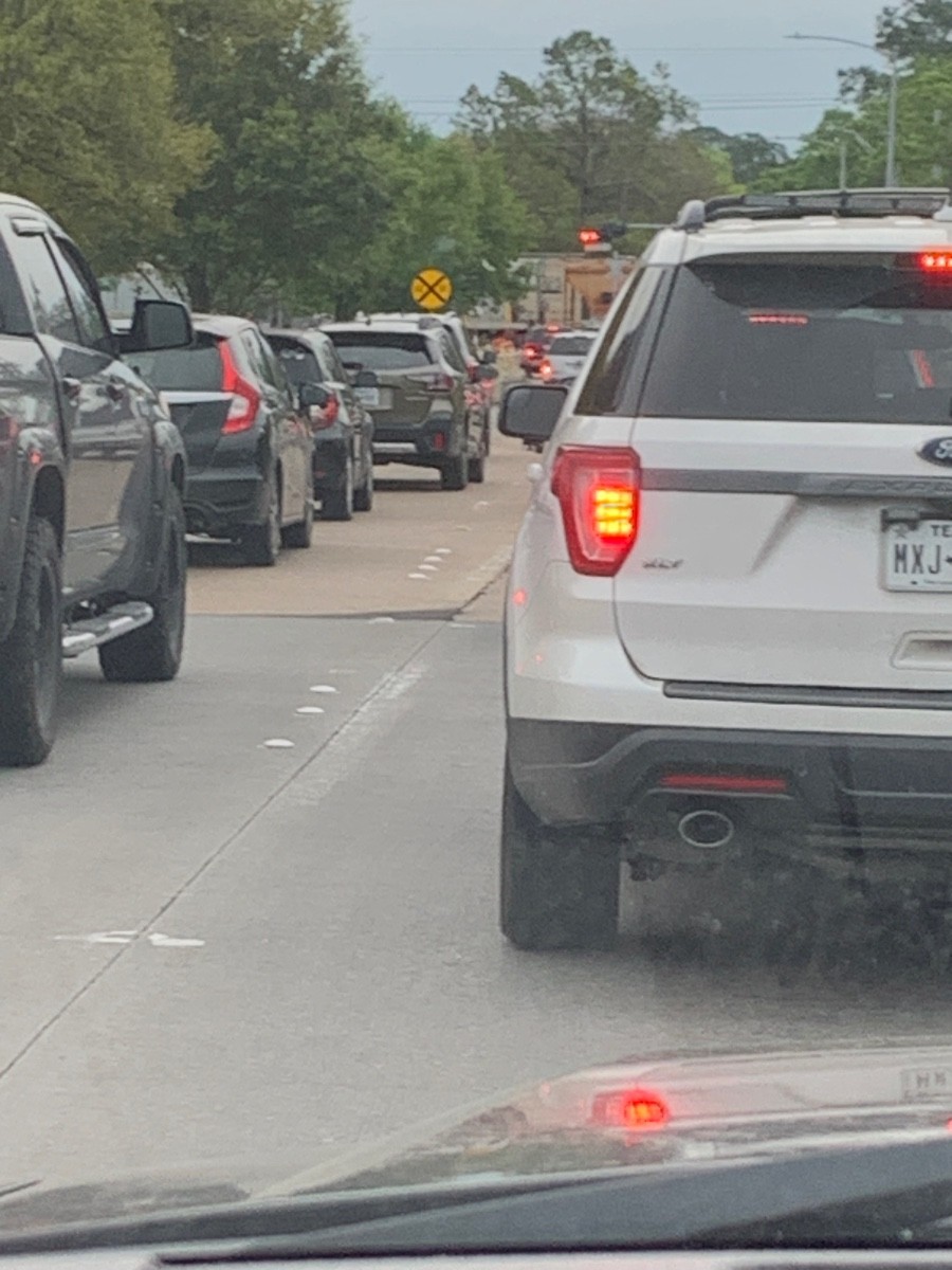 Train stuck on tracks kingwood drive & 494